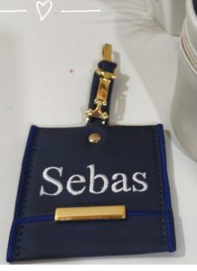 Llavero con nombre bordado