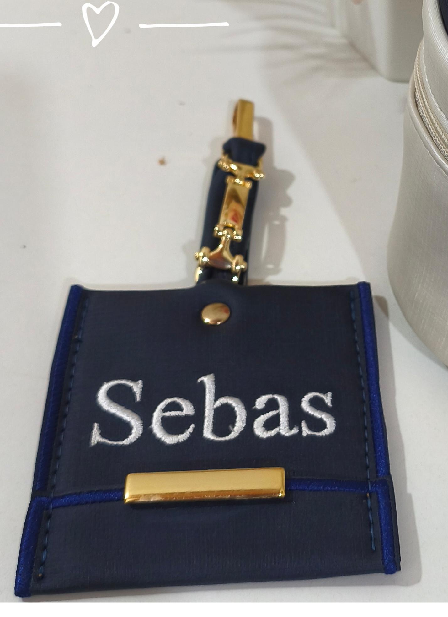 Llavero con nombre bordado