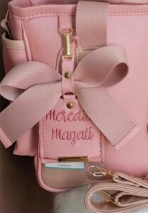 Llavero moño con nombre bordado